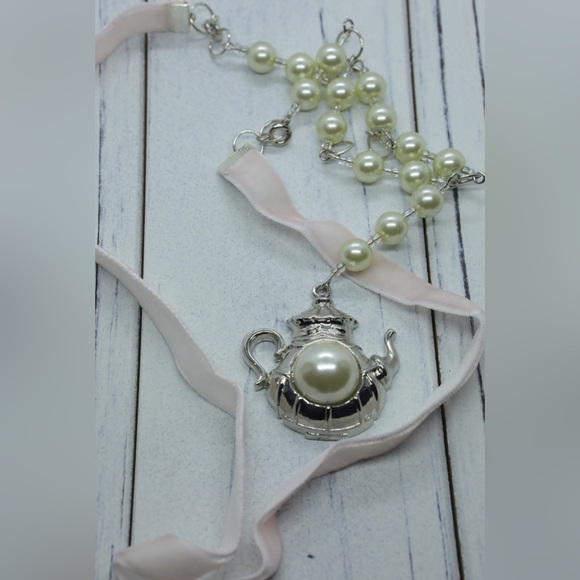Pearls and tea themed pendant necklace. - Picture 2 of 4